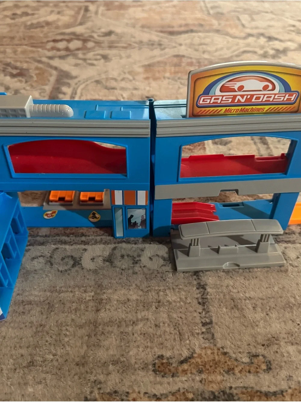 Gas N' Dash Blue & Red Playset by